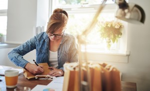 business-startup-office-girl