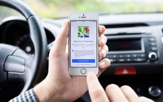 google-maps-driving-smart-phone