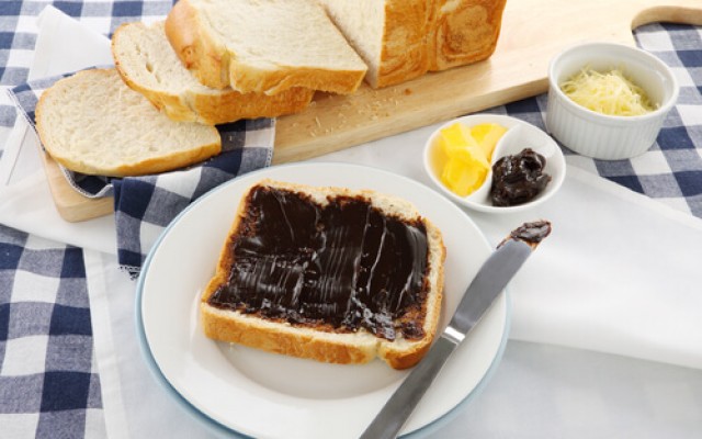 vegemite-bread-spread-breakfast
