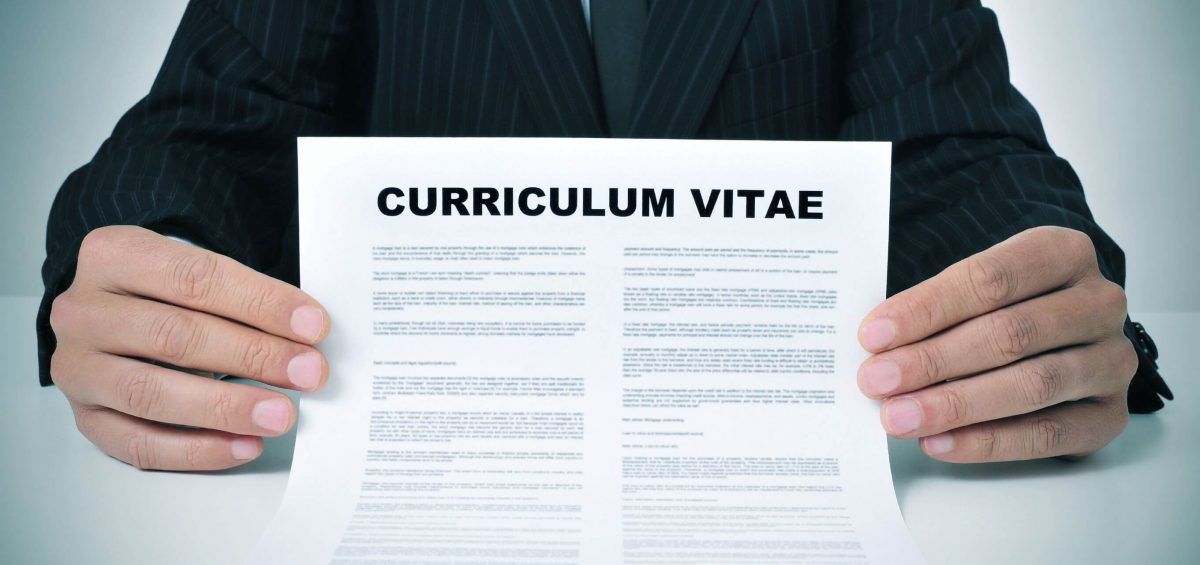 Curriculum-vitae-bloss-black-suit-application